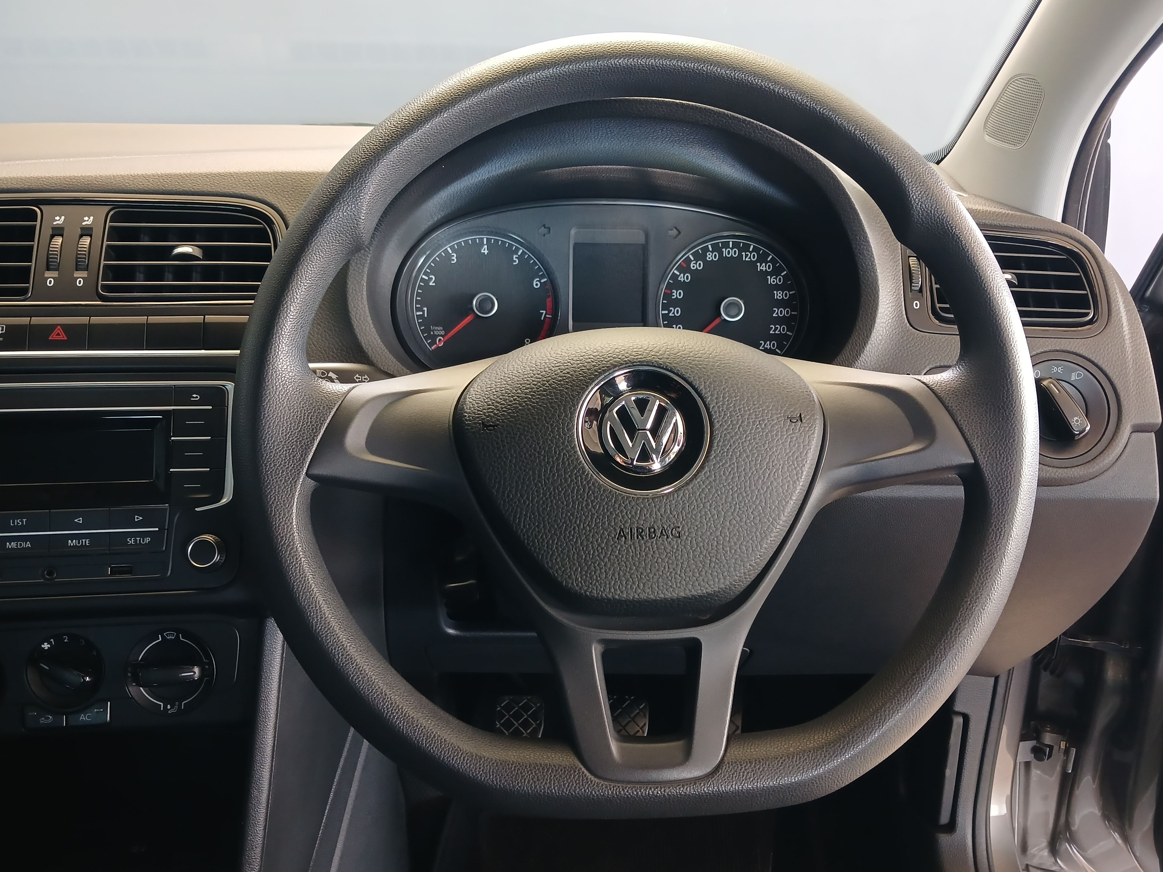 VOLKSWAGEN POLO VIVO 1,4 TRENDLINE POLO VIVO 1,4 TRENDLINE