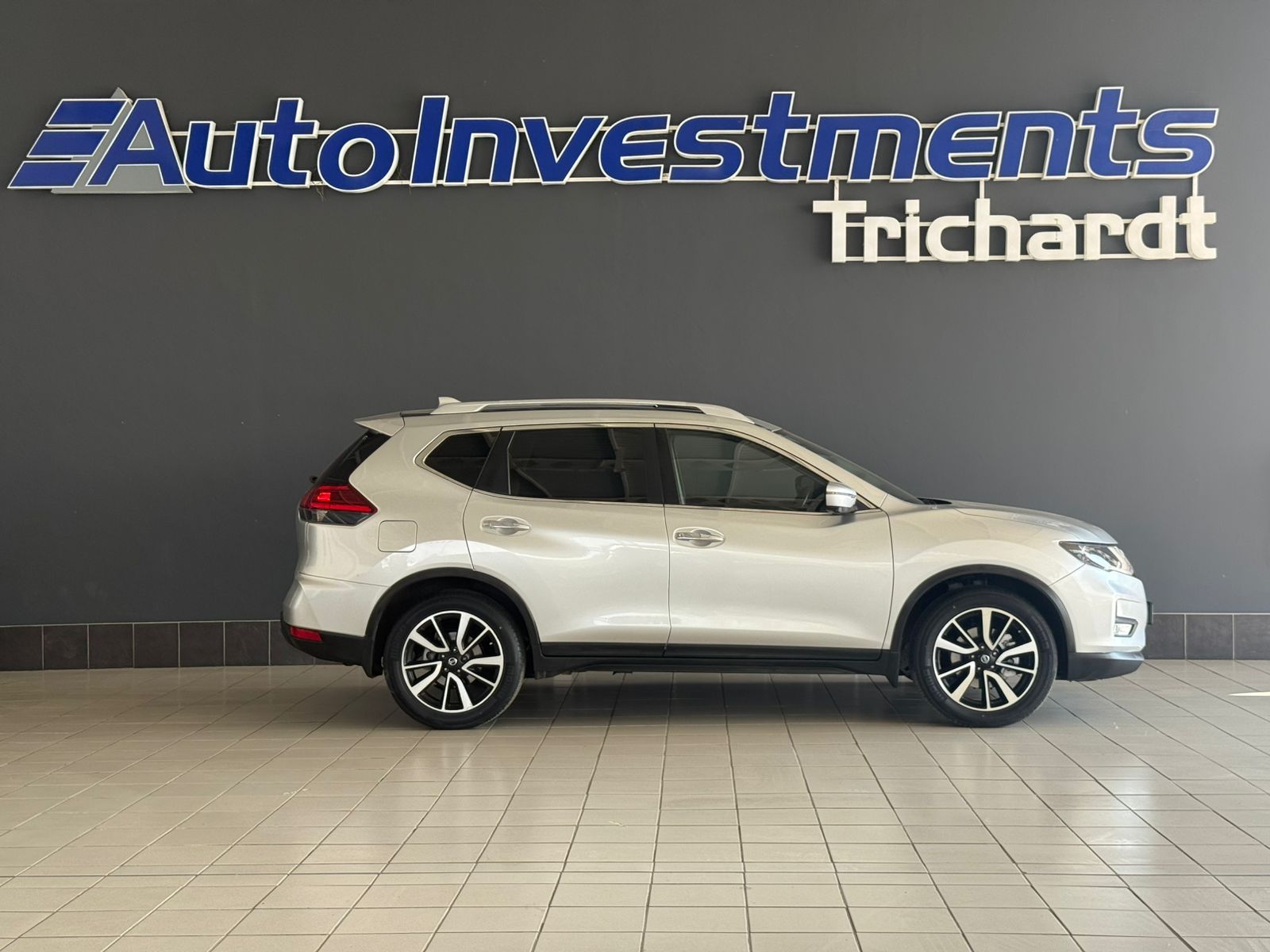 Nissan X-Trail 2.5 Tekna 4x4 CVT 7 S X-Trail 2.5 Tekna 4x4 CVT 7 S