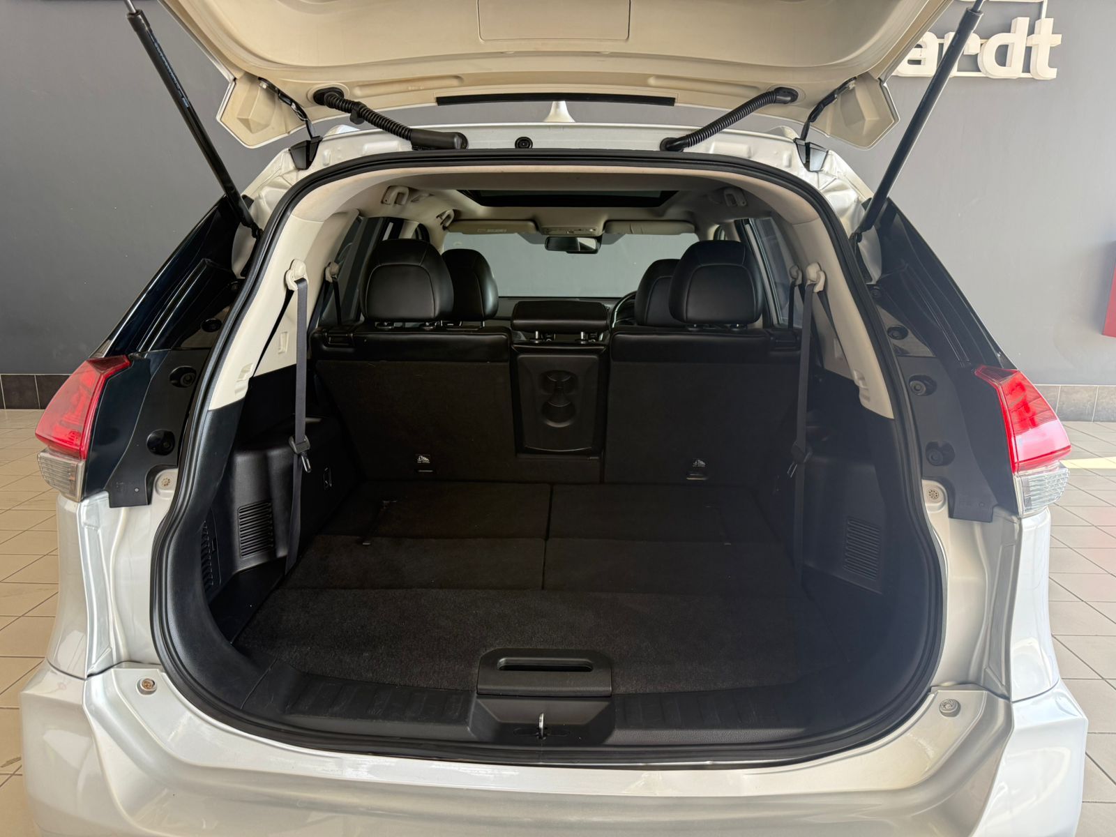 Nissan X-Trail 2.5 Tekna 4x4 CVT 7 S X-Trail 2.5 Tekna 4x4 CVT 7 S