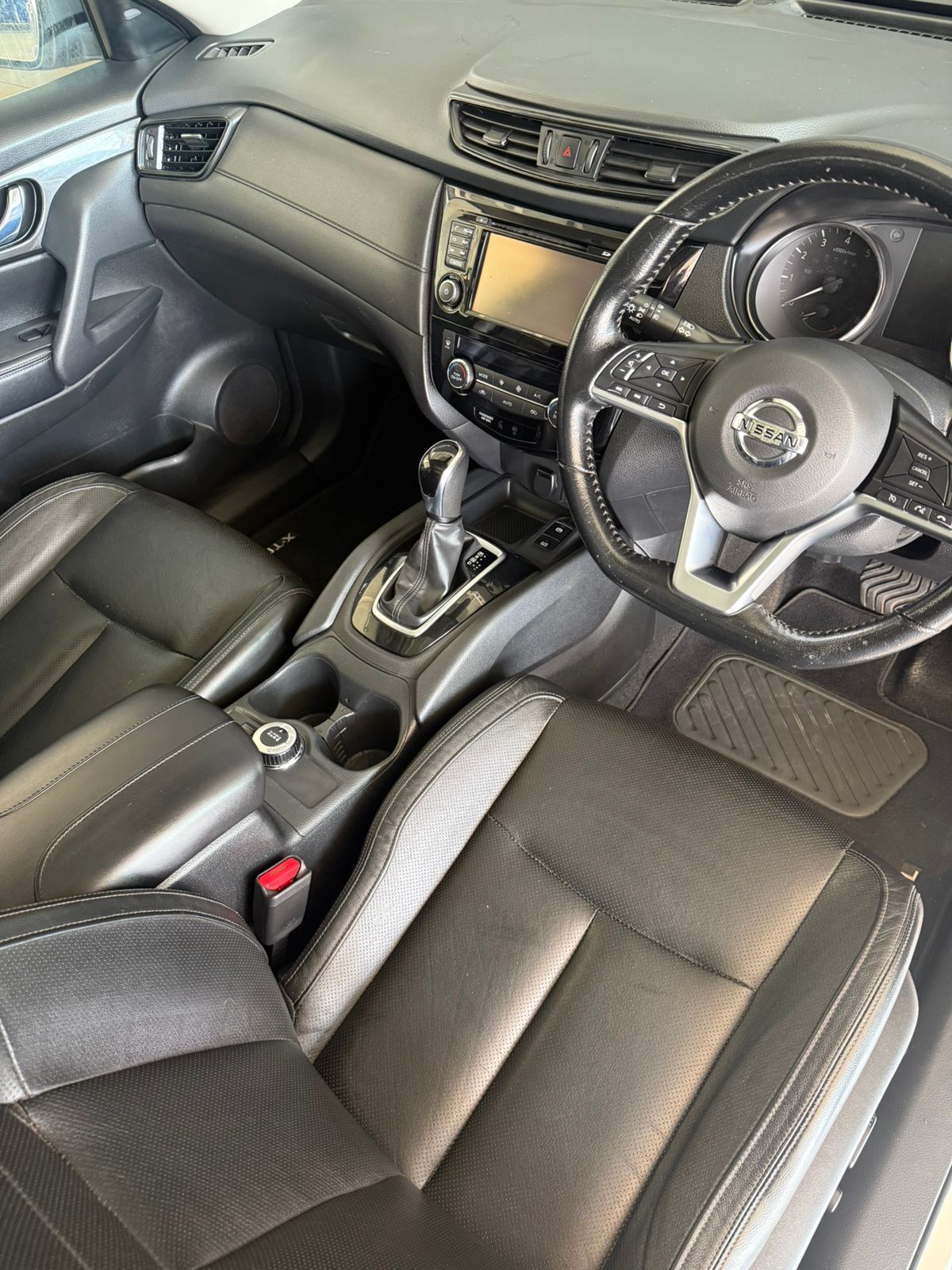 Nissan X-Trail 2.5 Tekna 4x4 CVT 7 S X-Trail 2.5 Tekna 4x4 CVT 7 S