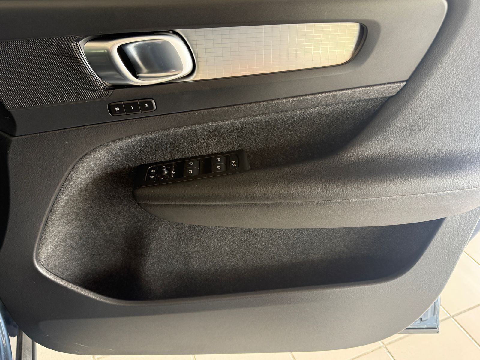 Volvo XC40 T3 1.5 Momentum Geartronic XC40 T3 1.5 Momentum Geartronic