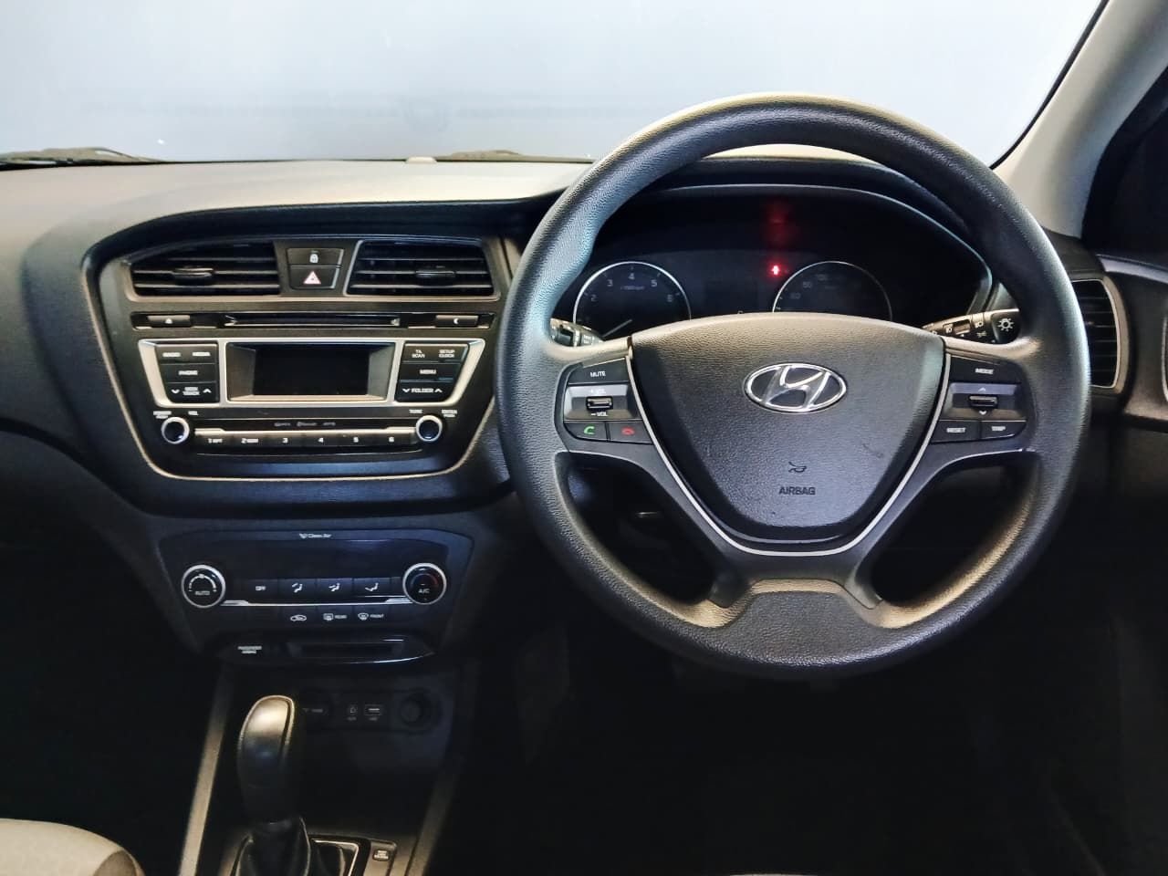 Hyundai i20 1.4 Fluid 5DR A/T i20 1.4 Fluid 5DR A/T - 11