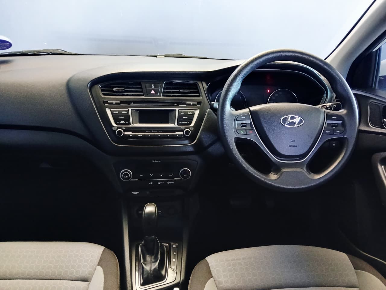 Hyundai i20 1.4 Fluid 5DR A/T i20 1.4 Fluid 5DR A/T - 10