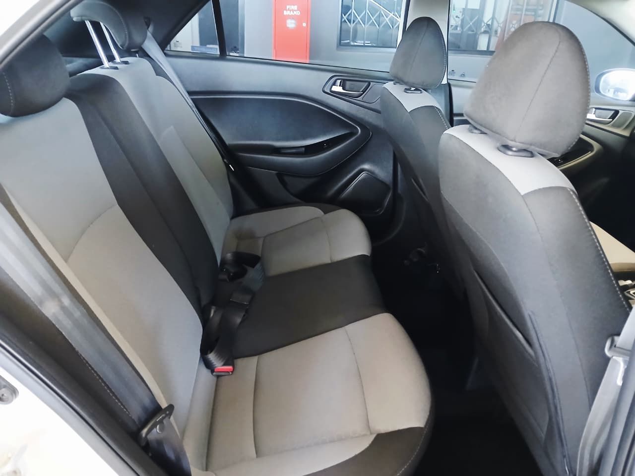 Hyundai i20 1.4 Fluid 5DR A/T i20 1.4 Fluid 5DR A/T - 8