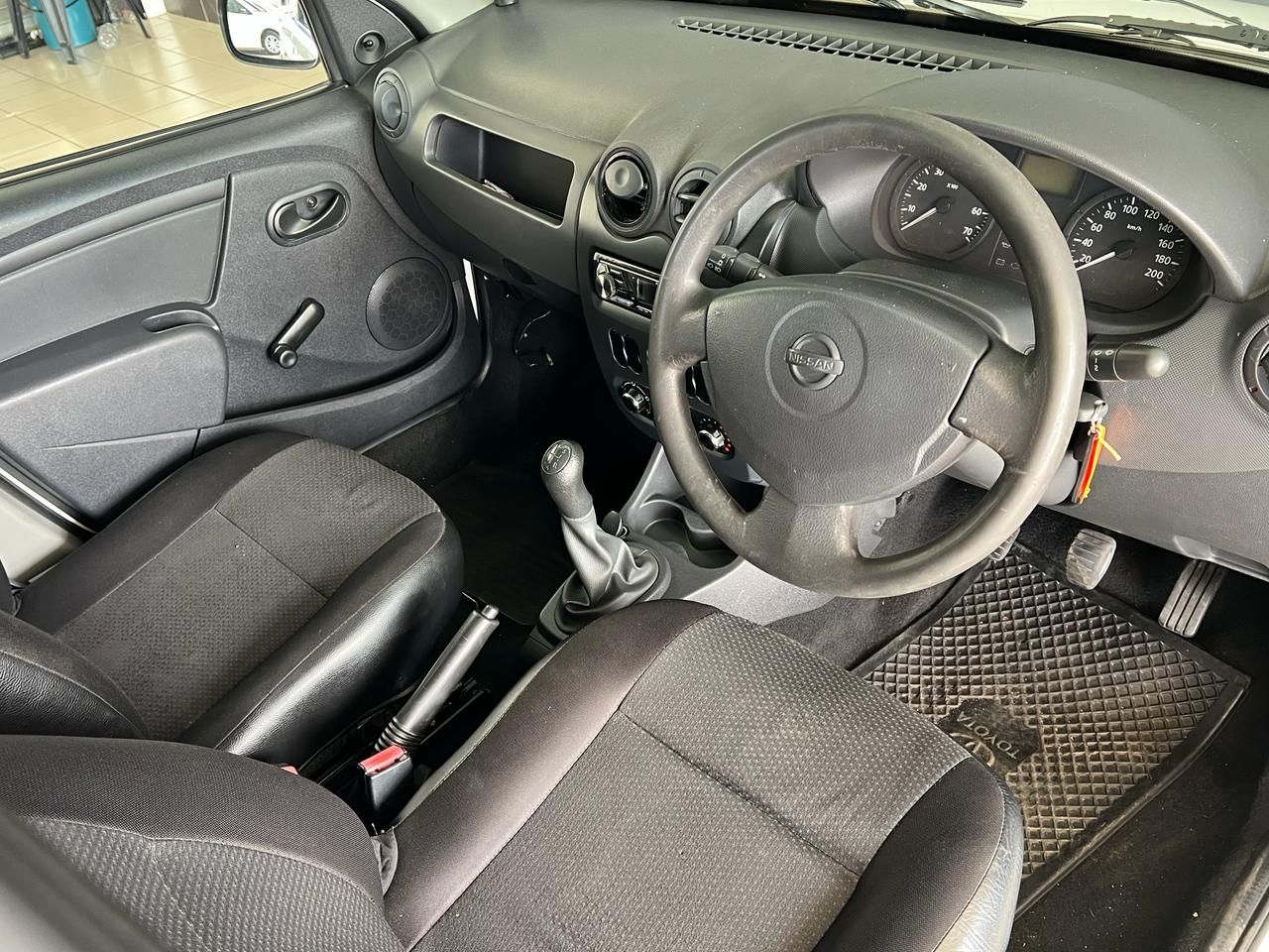 Nissan NP200 1.6i Base NP200 1.6i Base