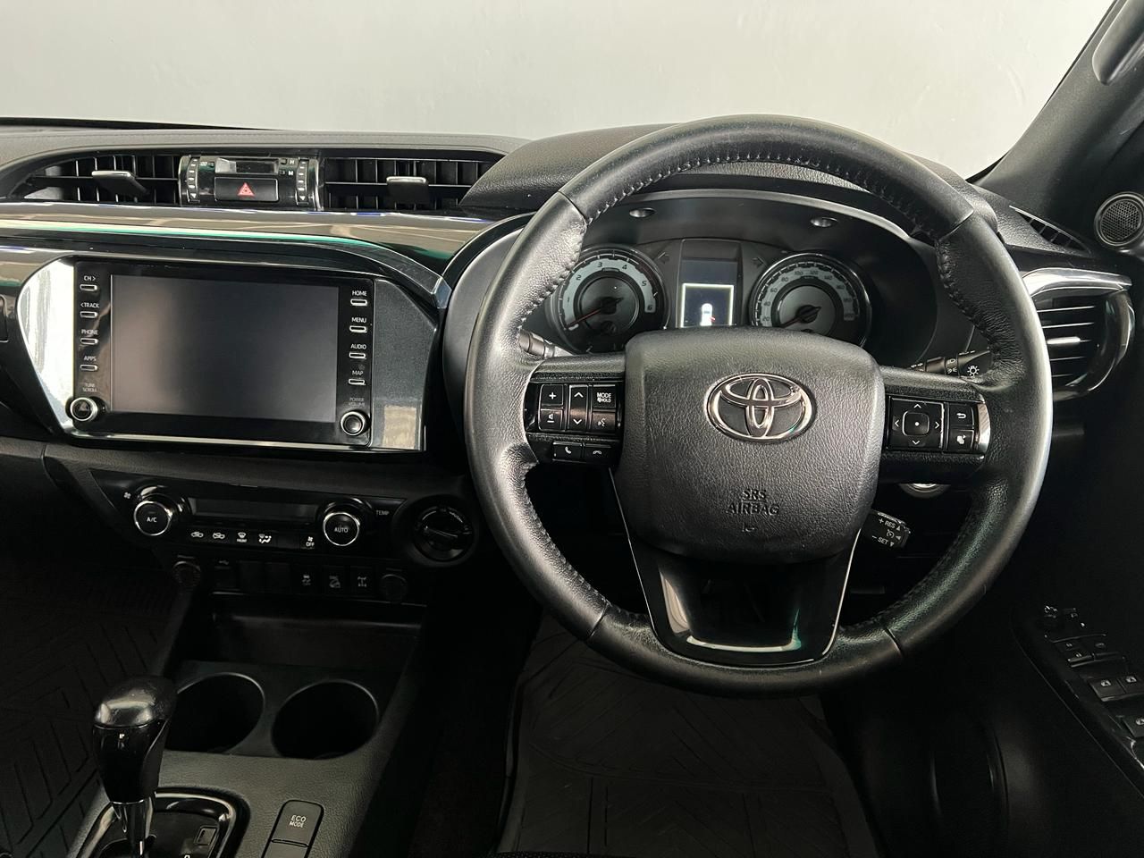 Toyota Hilux Legend 50 2.8 GD-6 4X4 A/T D/C Hilux Legend 50 2.8 GD-6 4X4 A/T D/C