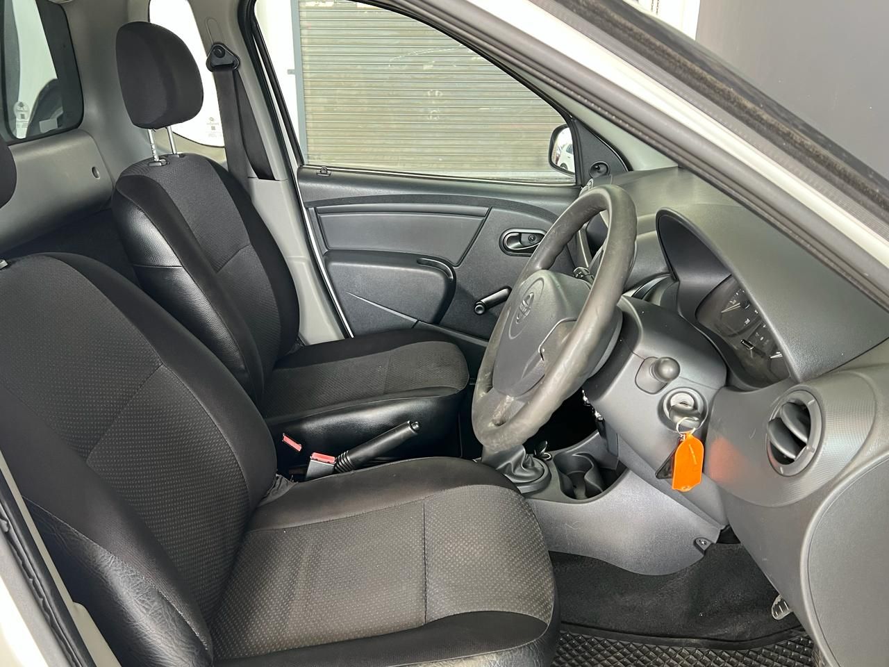 Nissan NP200 1.6i Base NP200 1.6i Base