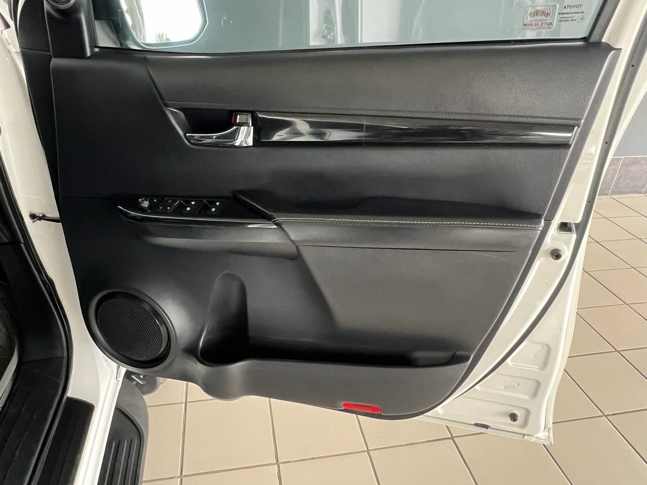 Toyota Hilux Legend 50 2.8 GD-6 4X4 A/T D/C Hilux Legend 50 2.8 GD-6 4X4 A/T D/C