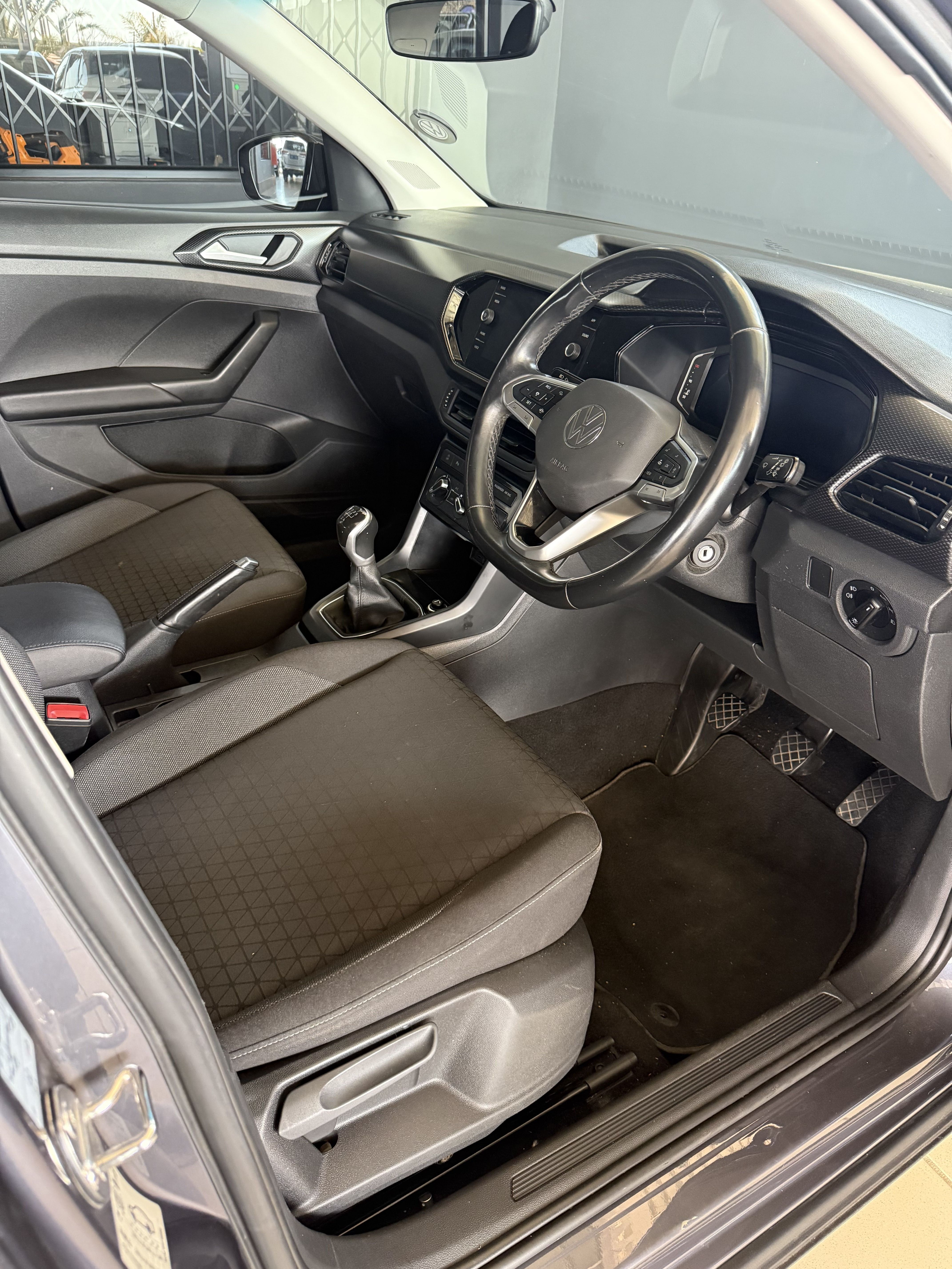 VOLKSWAGEN T-CROSS 1,0 TSI COMFORTLINE R-LINE T-CROSS 1,0 TSI COMFORTLINE R-LINE
