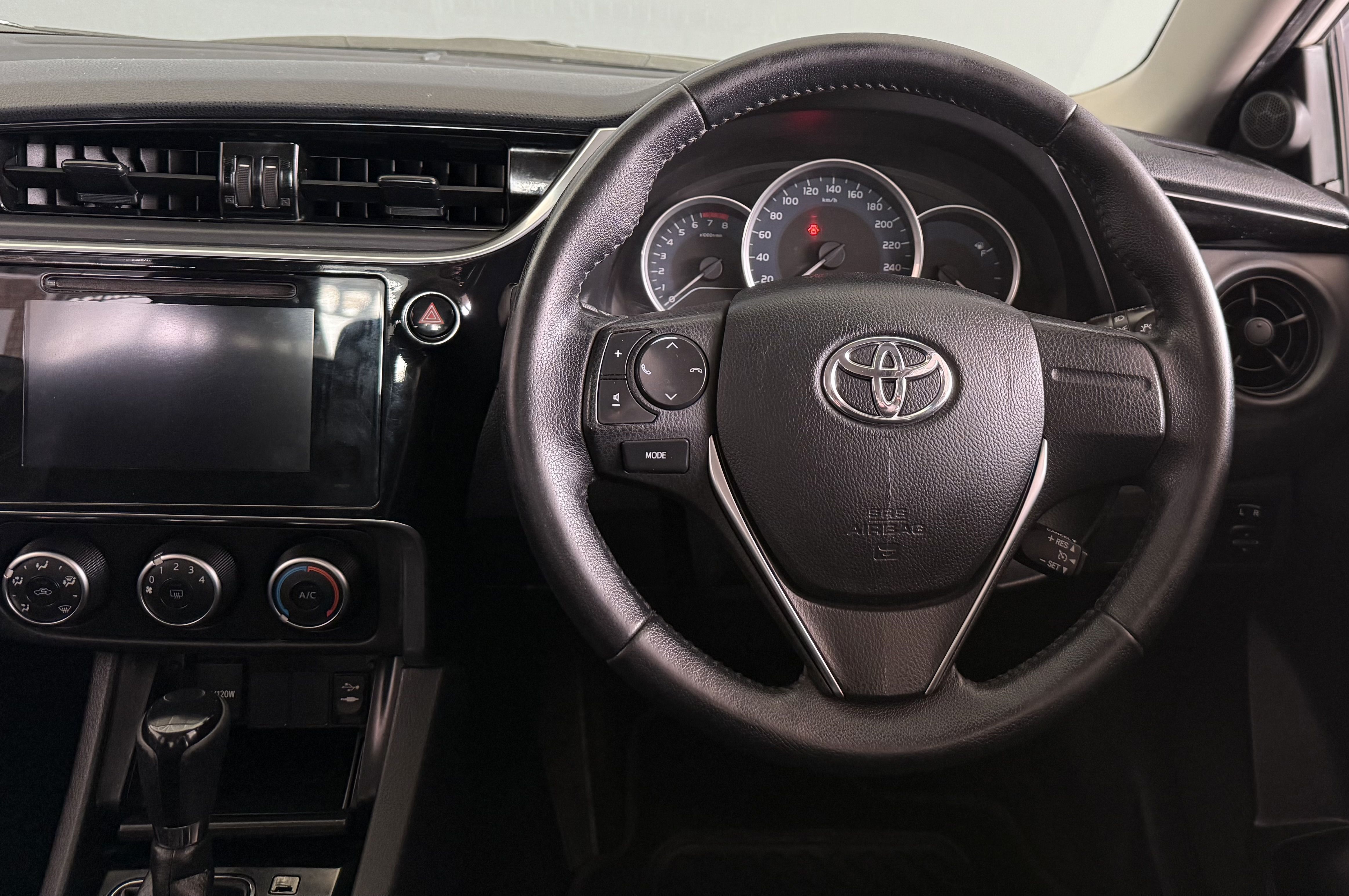 COROLLA QUEST 1,8 PRESTIGE QUEST 1,8 PRESTIGE