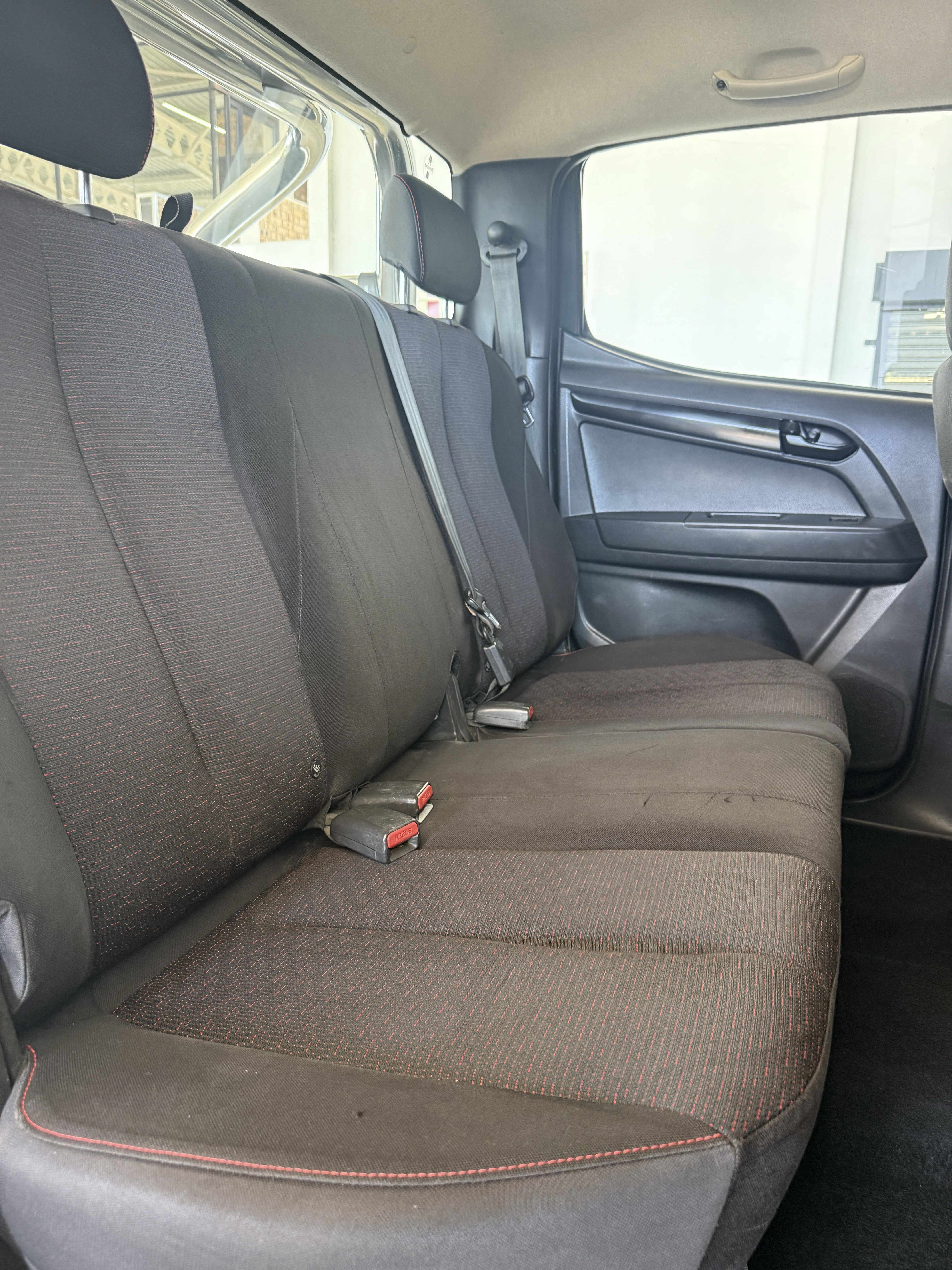 Isuzu 250 DMAX 4x4 D/Cab Pick Up 250 DMAX 4x4 D/Cab Pick Up