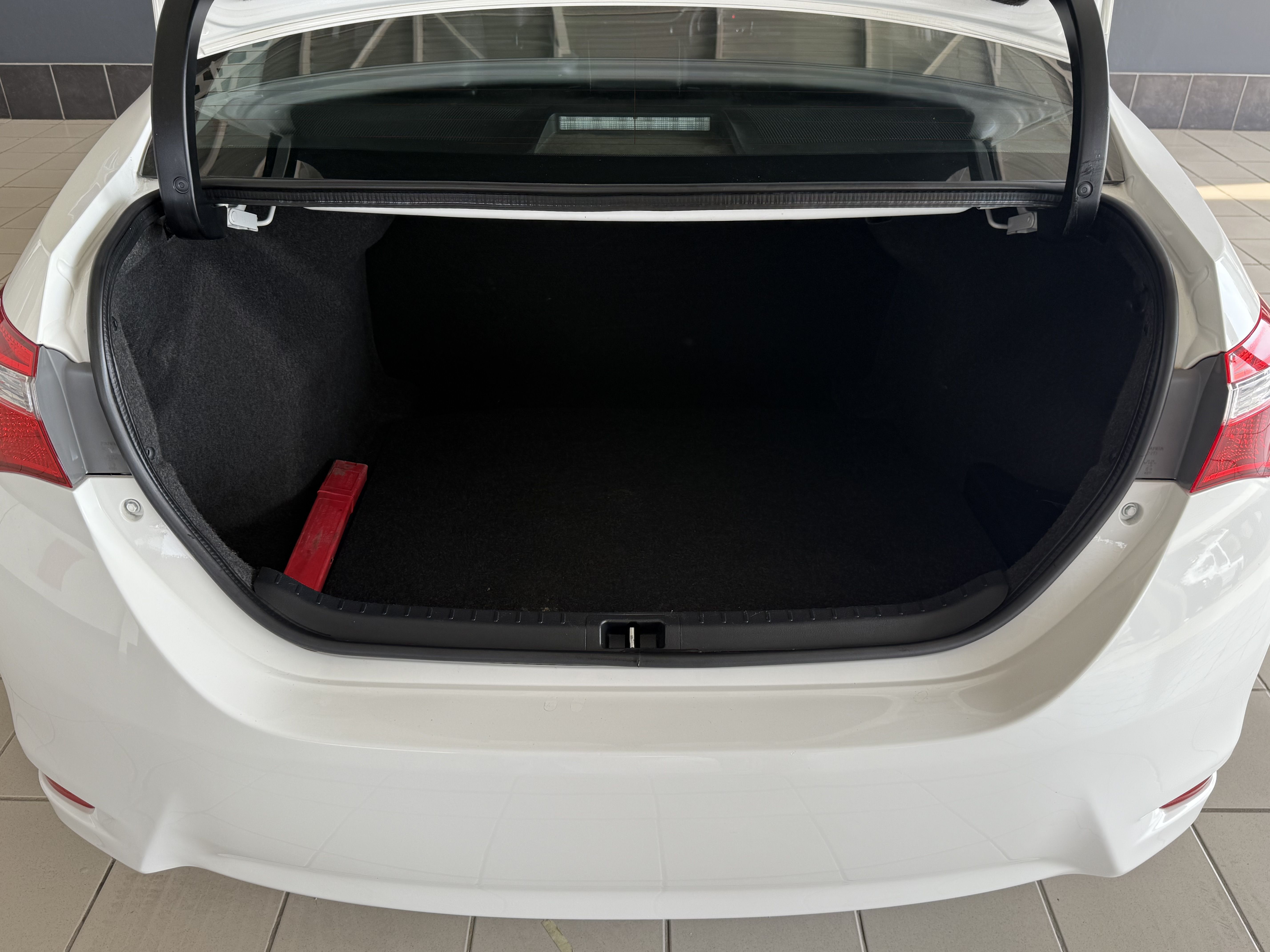 COROLLA QUEST 1,8 PRESTIGE QUEST 1,8 PRESTIGE